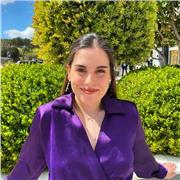 Profesora de lengua castellana y literatura, también monitora.